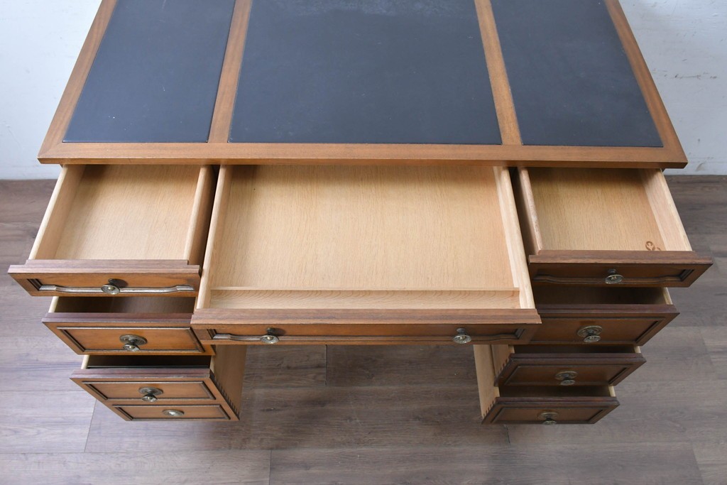 中古　アメリカ　DREXEL HERITAGE(ドレクセルヘリテイジ)　Triune(トライユン)　マホガニー材　引き出し9杯を備えたクラシカルな両袖デスク　定価約75万円　(R-091261)