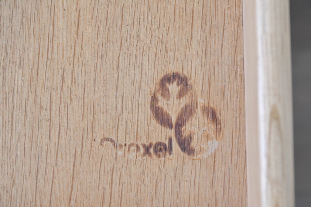 中古　アメリカ　DREXEL HERITAGE(ドレクセルヘリテイジ)　Triune(トライユン)　マホガニー材　引き出し9杯を備えたクラシカルな両袖デスク　定価約75万円　(R-091261)