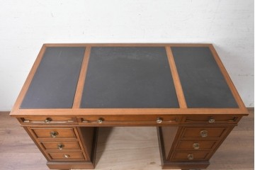 中古　アメリカ　DREXEL HERITAGE(ドレクセルヘリテイジ)　Triune(トライユン)　マホガニー材　引き出し9杯を備えたクラシカルな両袖デスク　定価約75万円　(R-091261)