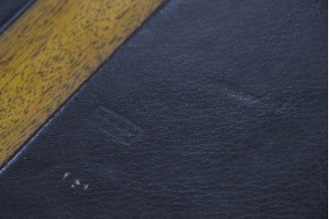 中古　アメリカ　DREXEL HERITAGE(ドレクセルヘリテイジ)　Triune(トライユン)　マホガニー材　引き出し9杯を備えたクラシカルな両袖デスク　定価約75万円　(R-091261)