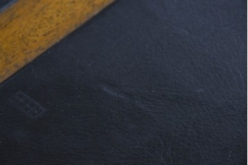 中古　アメリカ　DREXEL HERITAGE(ドレクセルヘリテイジ)　Triune(トライユン)　マホガニー材　引き出し9杯を備えたクラシカルな両袖デスク　定価約75万円　(R-091261)