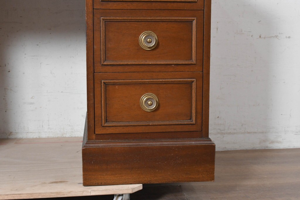 中古　アメリカ　DREXEL HERITAGE(ドレクセルヘリテイジ)　Triune(トライユン)　マホガニー材　引き出し9杯を備えたクラシカルな両袖デスク　定価約75万円　(R-091261)