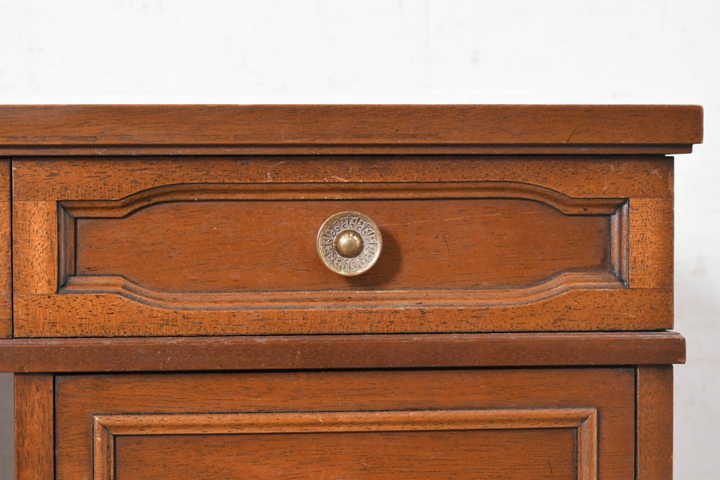 中古　アメリカ　DREXEL HERITAGE(ドレクセルヘリテイジ)　Triune(トライユン)　マホガニー材　引き出し9杯を備えたクラシカルな両袖デスク　定価約75万円　(R-091261)
