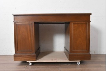 中古　アメリカ　DREXEL HERITAGE(ドレクセルヘリテイジ)　Triune(トライユン)　マホガニー材　引き出し9杯を備えたクラシカルな両袖デスク　定価約75万円　(R-091261)