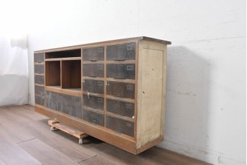 【簡易リペア限定品】　和製ヴィンテージ　引き出し16杯　素朴な風合いを楽しむ収納力豊かなサイドボード　(R-091262)