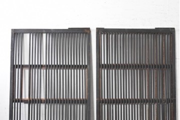 アンティーク建具　明治から大正期　縦格子が端正な格子戸2枚セット　(R-091264)