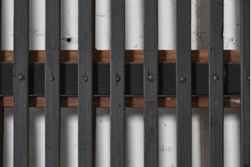 アンティーク建具　明治から大正期　縦格子が端正な格子戸2枚セット　(R-091264)
