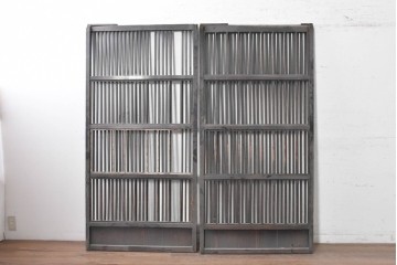 アンティーク建具　明治から大正期　縦格子が端正な格子戸2枚セット　(R-091264)