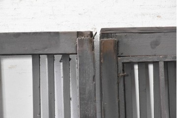 アンティーク建具　明治から大正期　縦格子が端正な格子戸2枚セット　(R-091264)
