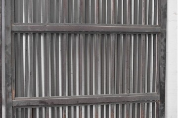 アンティーク建具　明治から大正期　縦格子が端正な格子戸2枚セット　(R-091264)