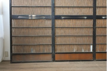アンティーク建具　昭和初期　黒枠と帯の透かし意匠が印象的な夏戸4枚セット　(R-091266)