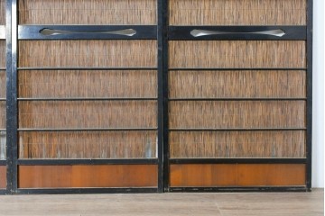 アンティーク建具　昭和初期　黒枠と帯の透かし意匠が印象的な夏戸4枚セット　(R-091266)