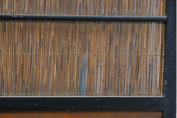 アンティーク建具　昭和初期　黒枠と帯の透かし意匠が印象的な夏戸4枚セット　(R-091266)