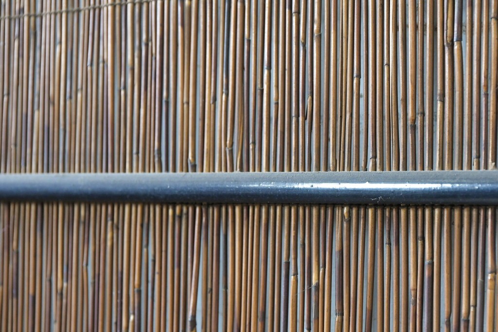 アンティーク建具　昭和初期　黒枠と帯の透かし意匠が印象的な夏戸4枚セット　(R-091266)
