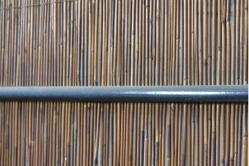 アンティーク建具　昭和初期　黒枠と帯の透かし意匠が印象的な夏戸4枚セット　(R-091266)