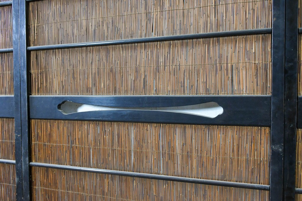 アンティーク建具　昭和初期　黒枠と帯の透かし意匠が印象的な夏戸4枚セット　(R-091266)