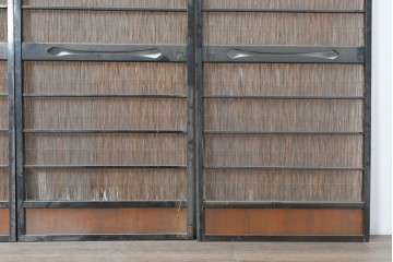 アンティーク建具　昭和初期　黒枠と帯の透かし意匠が印象的な夏戸4枚セット　(R-091266)