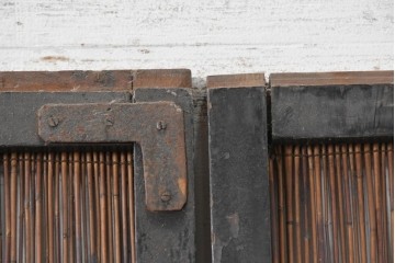 アンティーク建具　昭和初期　黒枠と帯の透かし意匠が印象的な夏戸4枚セット　(R-091266)