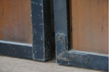 アンティーク建具　昭和初期　黒枠と帯の透かし意匠が印象的な夏戸4枚セット　(R-091266)