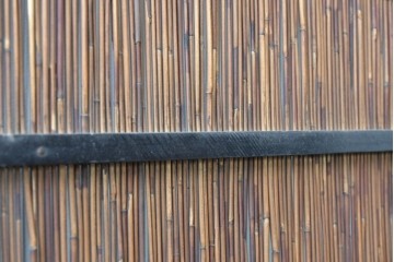 アンティーク建具　昭和初期　黒枠と帯の透かし意匠が印象的な夏戸4枚セット　(R-091266)