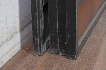 アンティーク建具　昭和初期　黒枠と帯の透かし意匠が印象的な夏戸4枚セット　(R-091266)