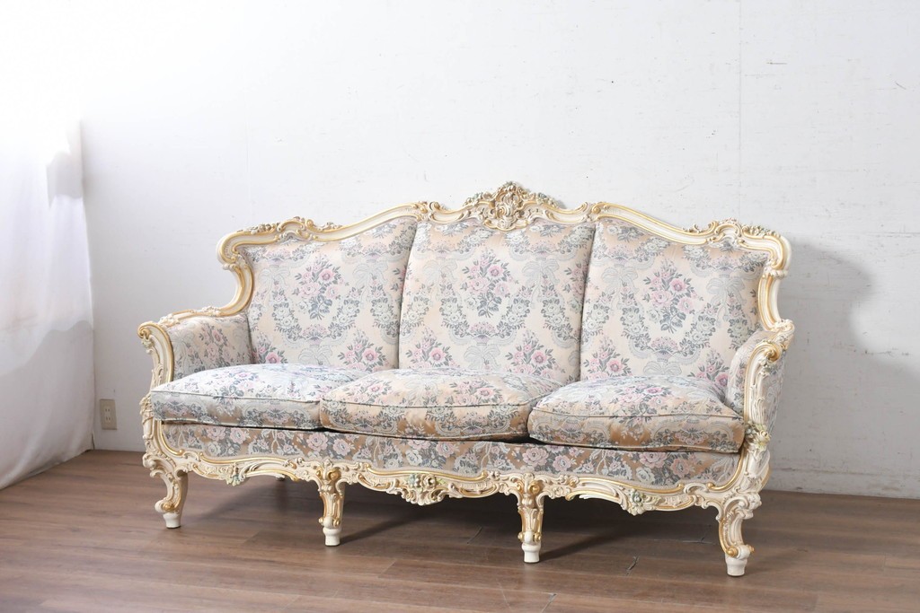中古　イタリア高級家具　ロココ調　SILIK(シリック)　花柄の張地と華麗な彫刻が映える3人掛けソファ　(R-091268)