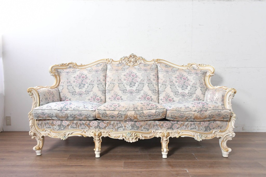 中古　イタリア高級家具　ロココ調　SILIK(シリック)　花柄の張地と華麗な彫刻が映える3人掛けソファ　(R-091268)