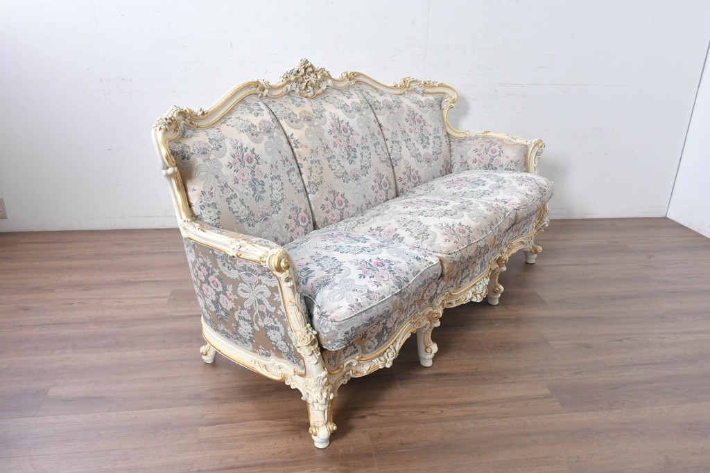 中古　イタリア高級家具　ロココ調　SILIK(シリック)　花柄の張地と華麗な彫刻が映える3人掛けソファ　(R-091268)