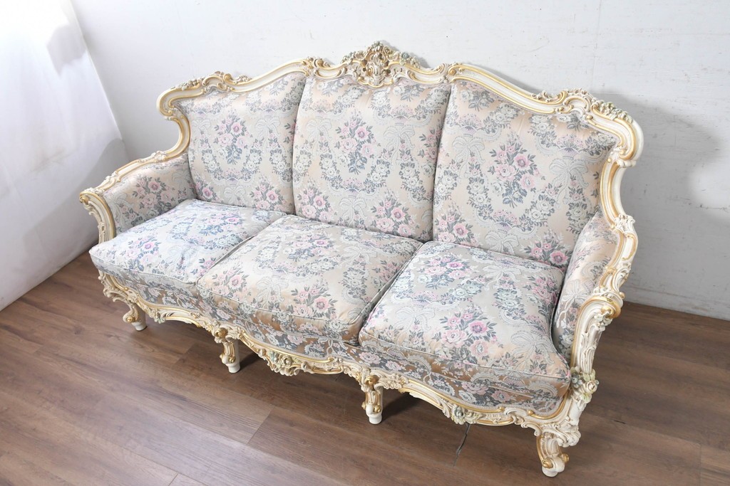 中古　イタリア高級家具　ロココ調　SILIK(シリック)　花柄の張地と華麗な彫刻が映える3人掛けソファ　(R-091268)