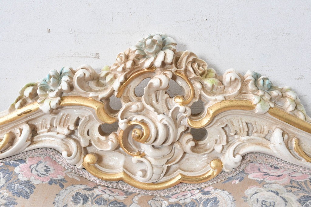 中古　イタリア高級家具　ロココ調　SILIK(シリック)　花柄の張地と華麗な彫刻が映える3人掛けソファ　(R-091268)