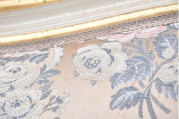 中古　イタリア高級家具　ロココ調　SILIK(シリック)　花柄の張地と華麗な彫刻が映える3人掛けソファ　(R-091268)