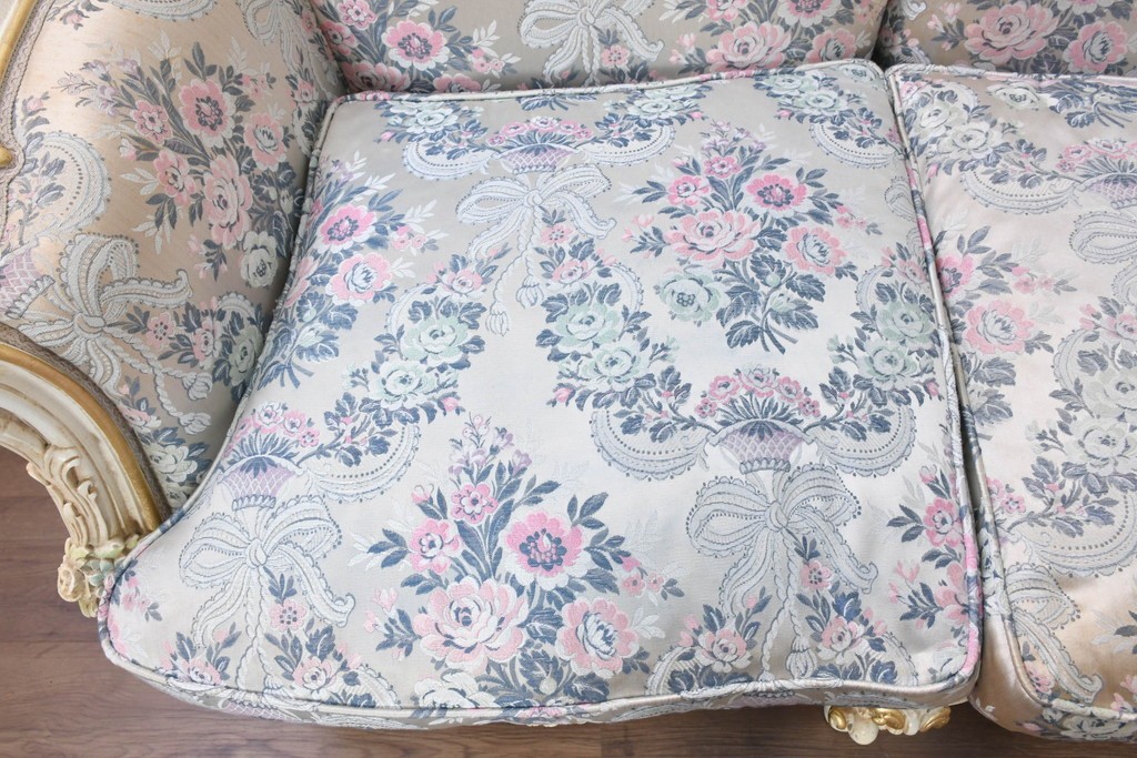 中古　イタリア高級家具　ロココ調　SILIK(シリック)　花柄の張地と華麗な彫刻が映える3人掛けソファ　(R-091268)