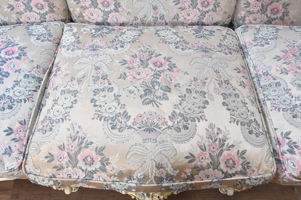 中古　イタリア高級家具　ロココ調　SILIK(シリック)　花柄の張地と華麗な彫刻が映える3人掛けソファ　(R-091268)