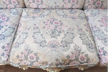 中古　イタリア高級家具　ロココ調　SILIK(シリック)　花柄の張地と華麗な彫刻が映える3人掛けソファ　(R-091268)