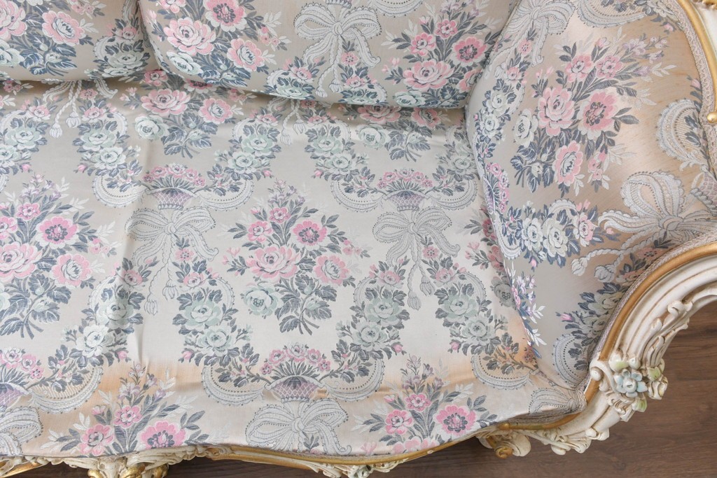 中古　イタリア高級家具　ロココ調　SILIK(シリック)　花柄の張地と華麗な彫刻が映える3人掛けソファ　(R-091268)