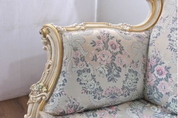 中古　イタリア高級家具　ロココ調　SILIK(シリック)　花柄の張地と華麗な彫刻が映える3人掛けソファ　(R-091268)