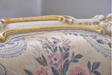 中古　イタリア高級家具　ロココ調　SILIK(シリック)　花柄の張地と華麗な彫刻が映える3人掛けソファ　(R-091268)
