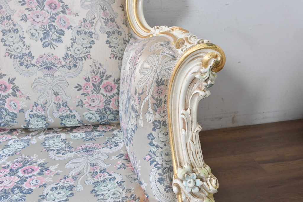 中古　イタリア高級家具　ロココ調　SILIK(シリック)　花柄の張地と華麗な彫刻が映える3人掛けソファ　(R-091268)