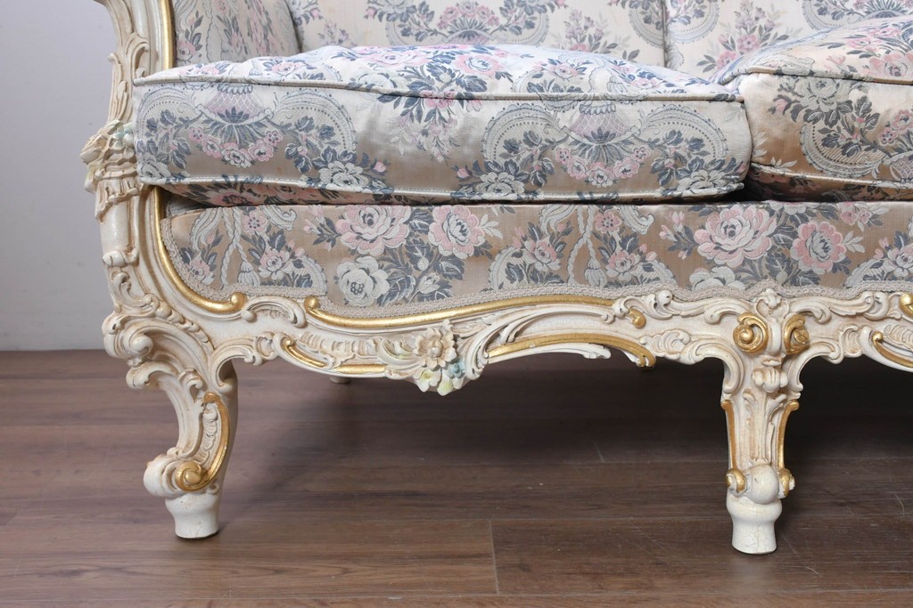 中古　イタリア高級家具　ロココ調　SILIK(シリック)　花柄の張地と華麗な彫刻が映える3人掛けソファ　(R-091268)