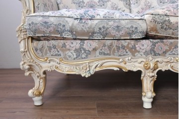 中古　イタリア高級家具　ロココ調　SILIK(シリック)　花柄の張地と華麗な彫刻が映える3人掛けソファ　(R-091268)