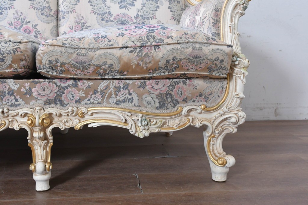 中古　イタリア高級家具　ロココ調　SILIK(シリック)　花柄の張地と華麗な彫刻が映える3人掛けソファ　(R-091268)