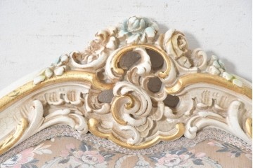 中古　イタリア高級家具　ロココ調　SILIK(シリック)　花柄の張地とゴールドカラーの彫刻装飾が華やかな1人掛けソファ　(R-091269)