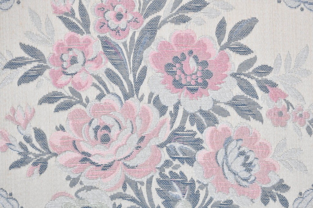 中古　イタリア高級家具　ロココ調　SILIK(シリック)　花柄の張地とゴールドカラーの彫刻装飾が華やかな1人掛けソファ　(R-091269)
