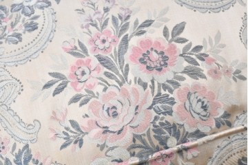 中古　イタリア高級家具　ロココ調　SILIK(シリック)　花柄の張地とゴールドカラーの彫刻装飾が華やかな1人掛けソファ　(R-091269)
