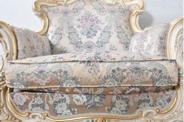中古　イタリア高級家具　ロココ調　SILIK(シリック)　花柄の張地とゴールドカラーの彫刻装飾が華やかな1人掛けソファ　(R-091269)