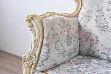 中古　イタリア高級家具　ロココ調　SILIK(シリック)　花柄の張地とゴールドカラーの彫刻装飾が華やかな1人掛けソファ　(R-091269)