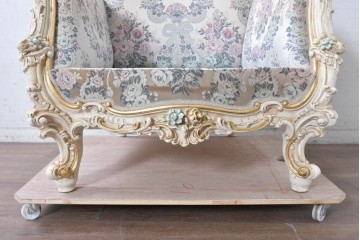 中古　イタリア高級家具　ロココ調　SILIK(シリック)　花柄の張地とゴールドカラーの彫刻装飾が華やかな1人掛けソファ　(R-091269)