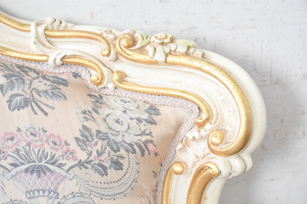 中古　イタリア高級家具　ロココ調　SILIK(シリック)　花柄の張地とゴールドカラーの彫刻装飾が華やかな1人掛けソファ　(R-091270)