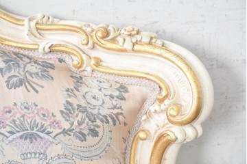 中古　イタリア高級家具　ロココ調　SILIK(シリック)　花柄の張地とゴールドカラーの彫刻装飾が華やかな1人掛けソファ　(R-091270)