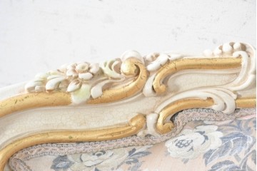 中古　イタリア高級家具　ロココ調　SILIK(シリック)　花柄の張地とゴールドカラーの彫刻装飾が華やかな1人掛けソファ　(R-091270)
